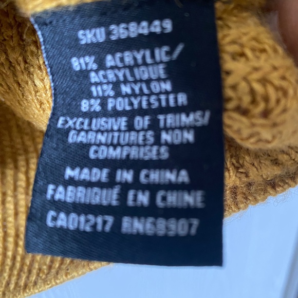 Le Chateau Sweater - Picture 4 of 4